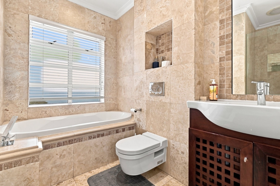 6 Bedroom Property for Sale in Newlands Western Cape